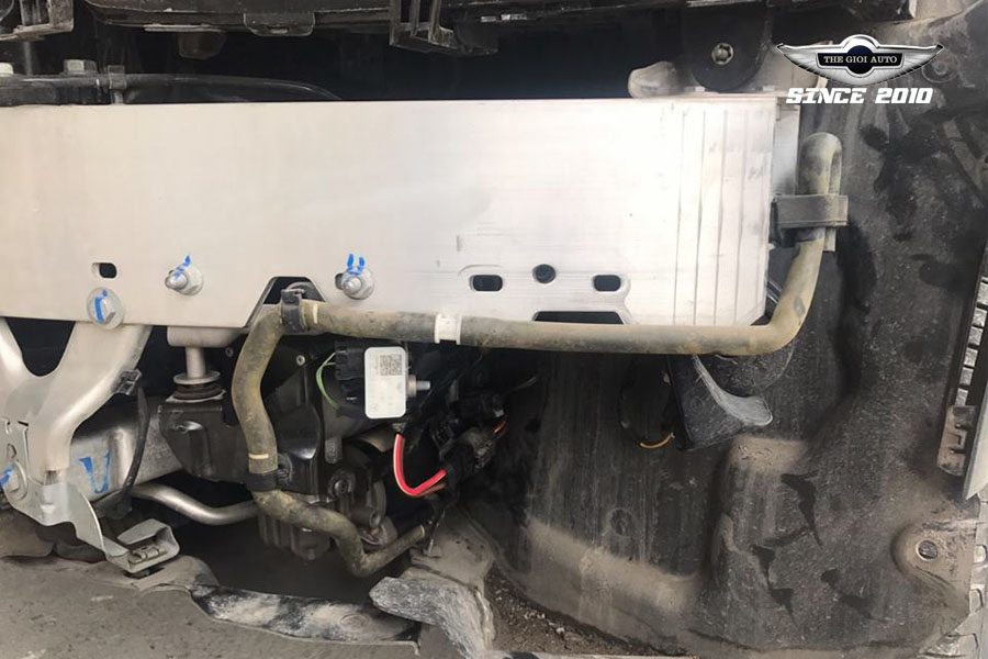 Chuyên sửa chữa bơm nâng gầm xe Mercedes TPHCM 3 nuoc-bi-tran-vao-bom-nang-gam-xe-mercedes